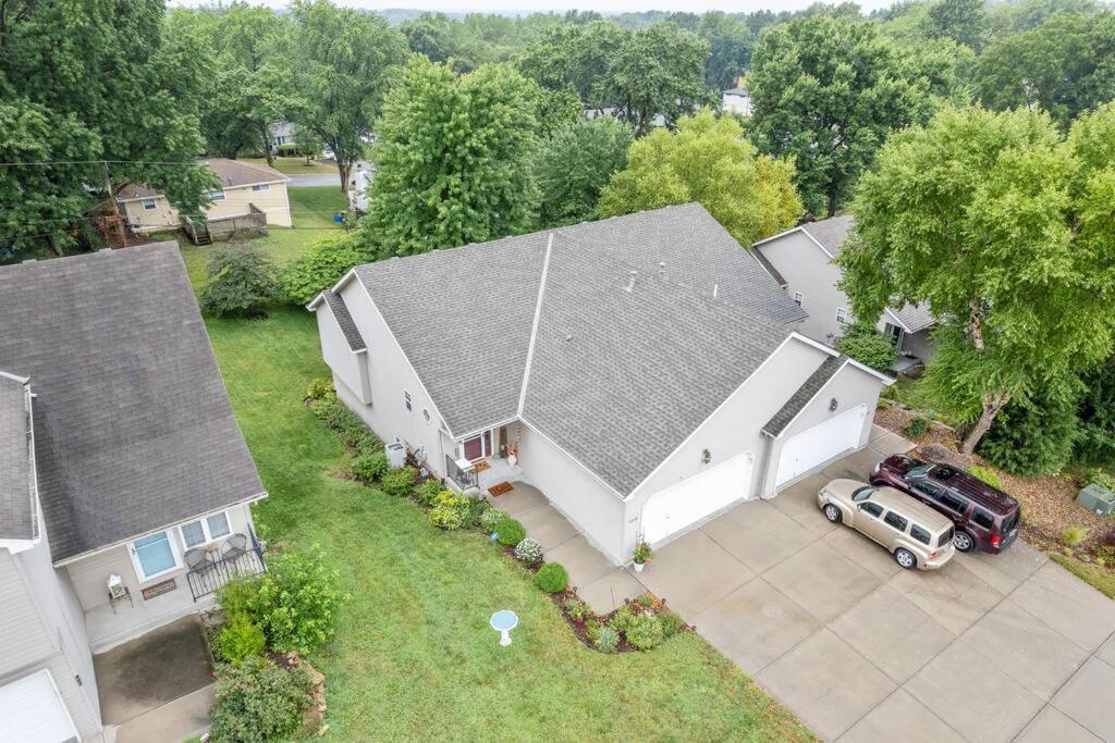 Beautiful Townhome, 11 Minutes To Downtown, Kcmo. Kansas City Exterior photo