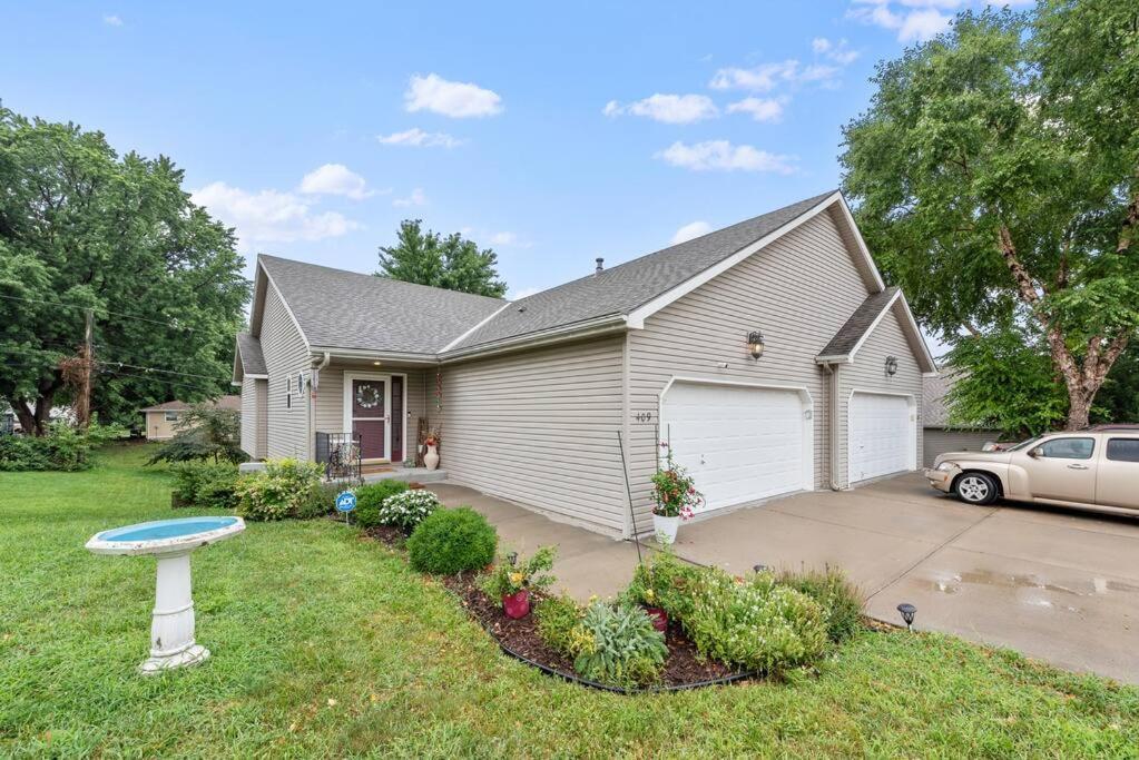 Beautiful Townhome, 11 Minutes To Downtown, Kcmo. Kansas City Exterior photo