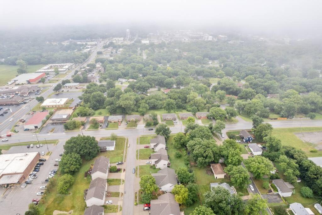 Beautiful Townhome, 11 Minutes To Downtown, Kcmo. Kansas City Exterior photo