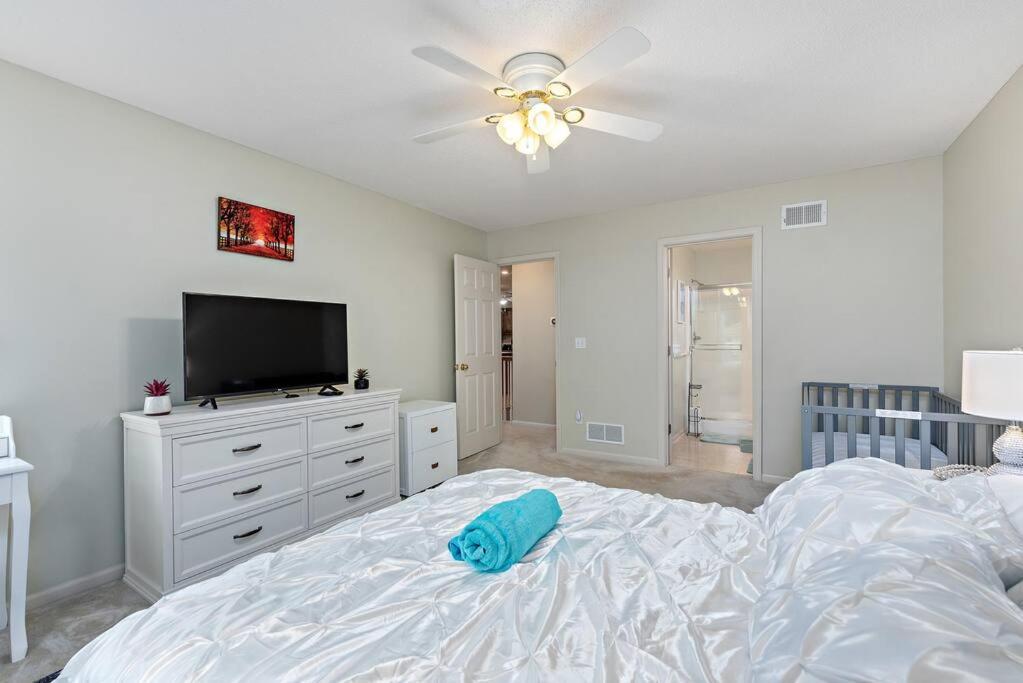 Beautiful Townhome, 11 Minutes To Downtown, Kcmo. Kansas City Exterior photo