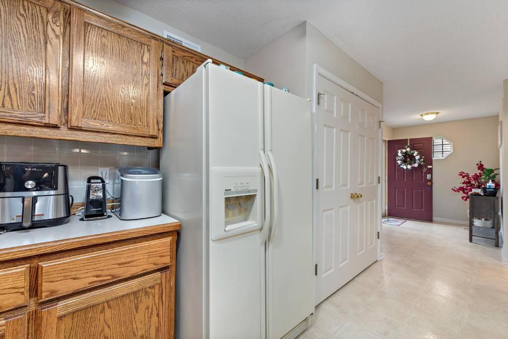 Beautiful Townhome, 11 Minutes To Downtown, Kcmo. Kansas City Exterior photo