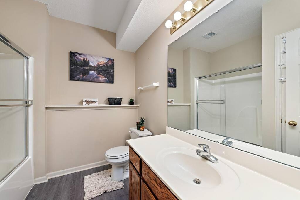 Beautiful Townhome, 11 Minutes To Downtown, Kcmo. Kansas City Exterior photo