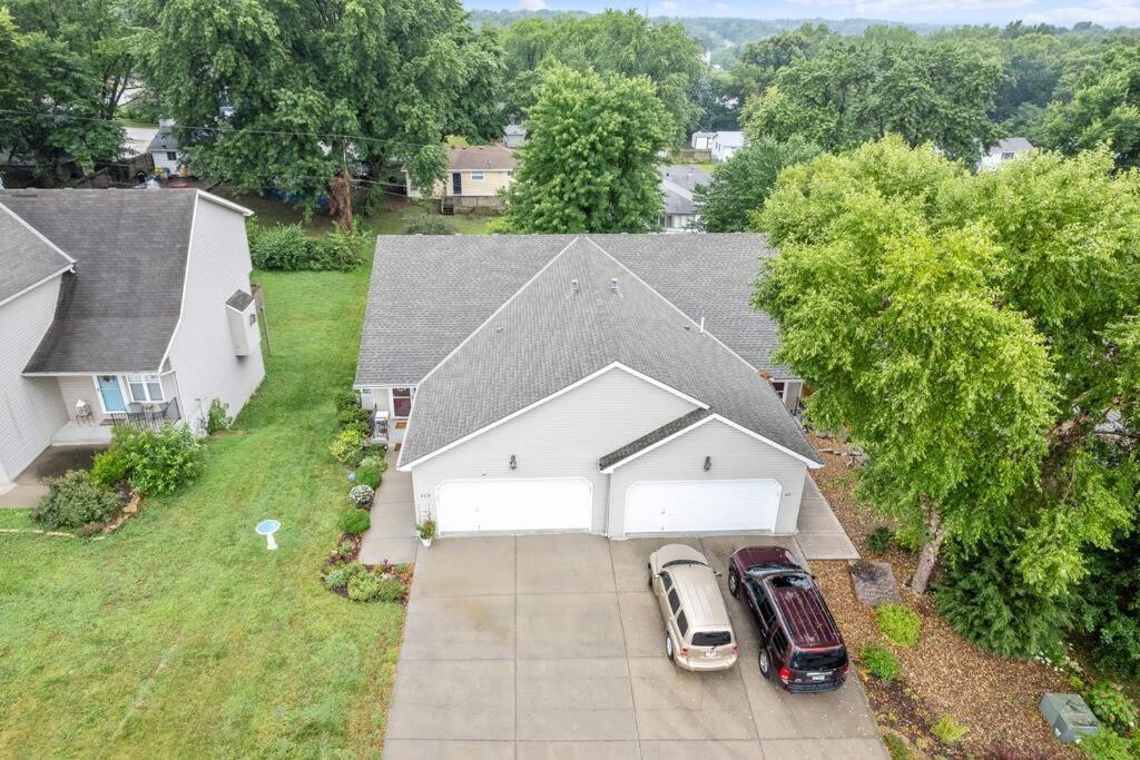 Beautiful Townhome, 11 Minutes To Downtown, Kcmo. Kansas City Exterior photo